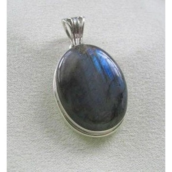 Sterling Silver Labradorite Pendant - Picture 1 of 3